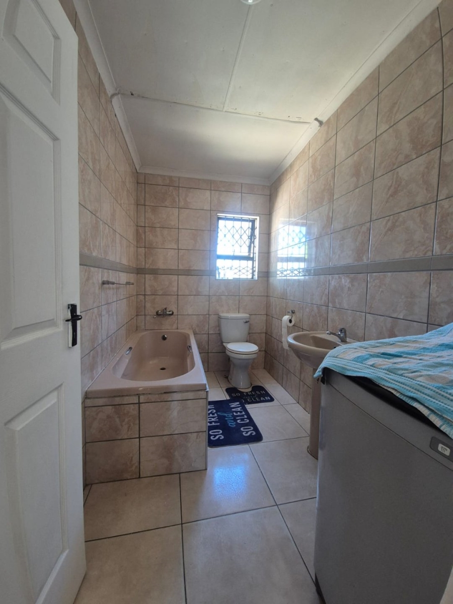 2 Bedroom Property for Sale in Overbaakens Eastern Cape